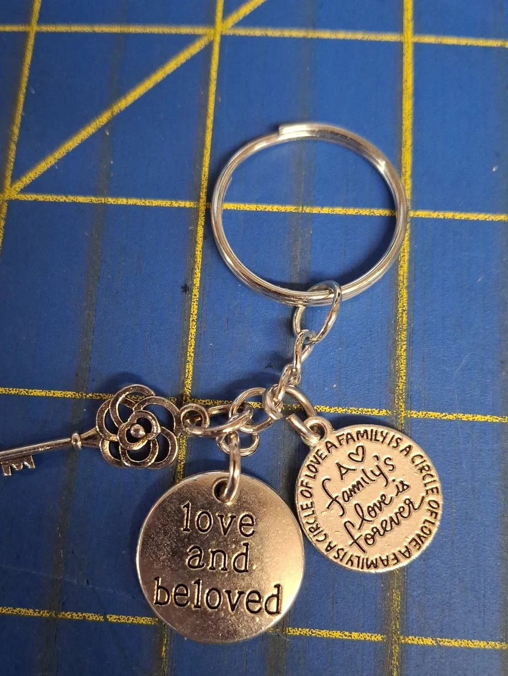 Key Love And Beloved Circle of Love of Family Silver Keyring Purse Charm
